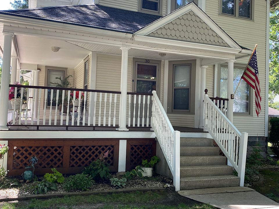 1st image of 30 Grove St APT 3