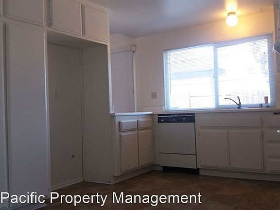 3rd image of 11652 Cedar Way