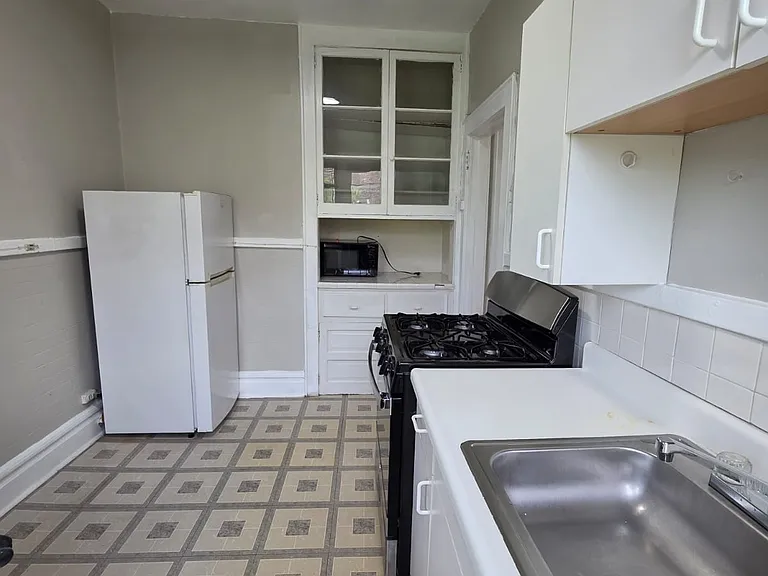 264 Davis Ave #7 — Photo 2