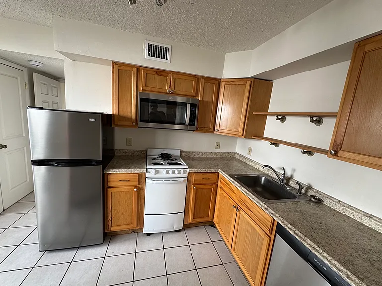 211 8th St N #4 — Photo 3