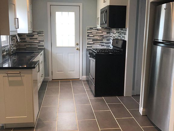 5th image of 829 Donmoyer Ave