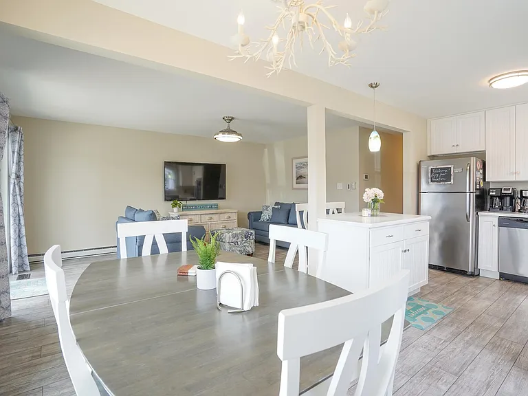 1248 Bay Ave — Photo 8