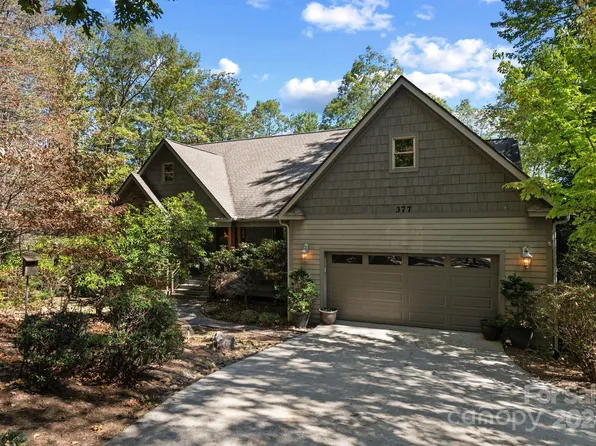 377 Kanasgowa Dr, Brevard, NC 28712