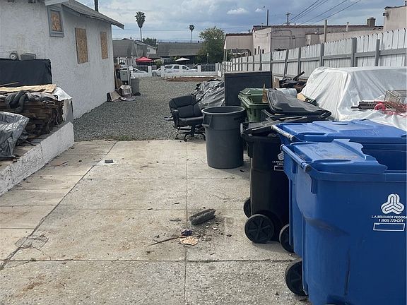 3rd image of 3441 Siskiyou St