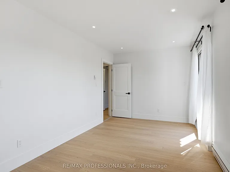 105 Cavell Ave — Photo 24