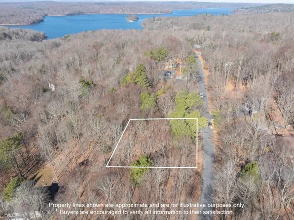 118 Ruffed Grouse Dr, Greentown, PA 18426