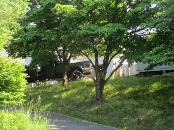 4005 Cedar Dr, Walnutport, PA 18088