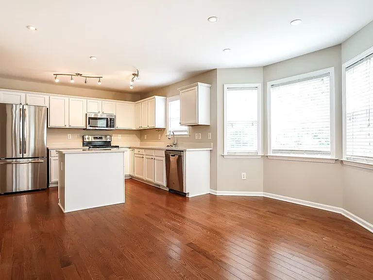 6412 Willowlawn Dr — Photo 8