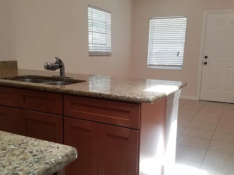 7708 Prato Ave — Photo 7
