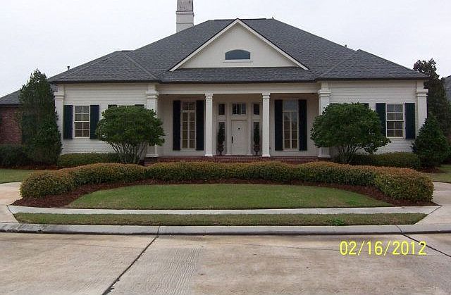 1st image of 104 W Lakeshore Dr