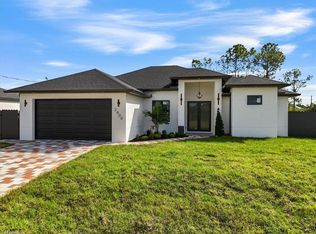 2400 Conroy Ave N, Lehigh Acres, FL 33971