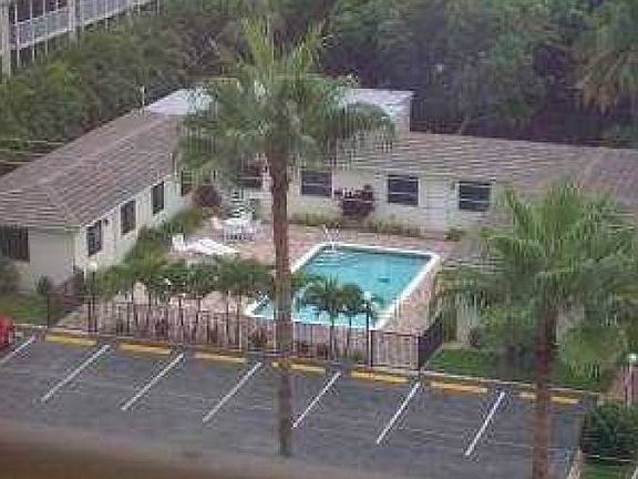 5th image of 949 SE 20th Ave