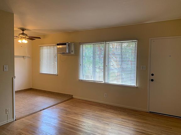 4th image of 10834 Bloomfield St APT 7