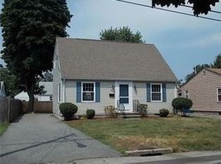 31 Mayfield St, Pawtucket, RI 02861