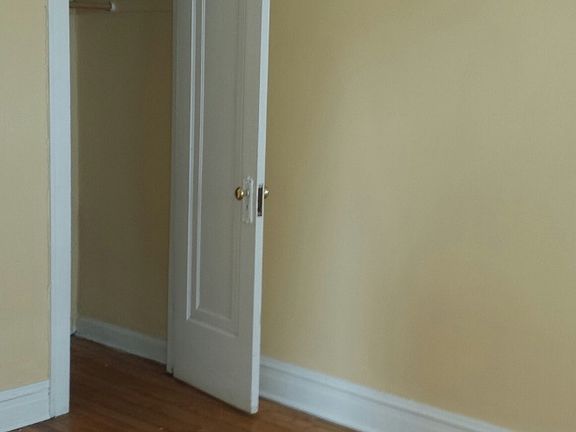 3rd image of 938 W Cornelia Ave #2F