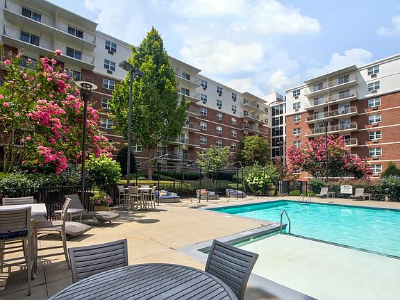 2nd image of 3939 Glenwood Ave #1B-1Ba-689Sqft