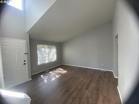 3rd image of 18318 SE 16th St