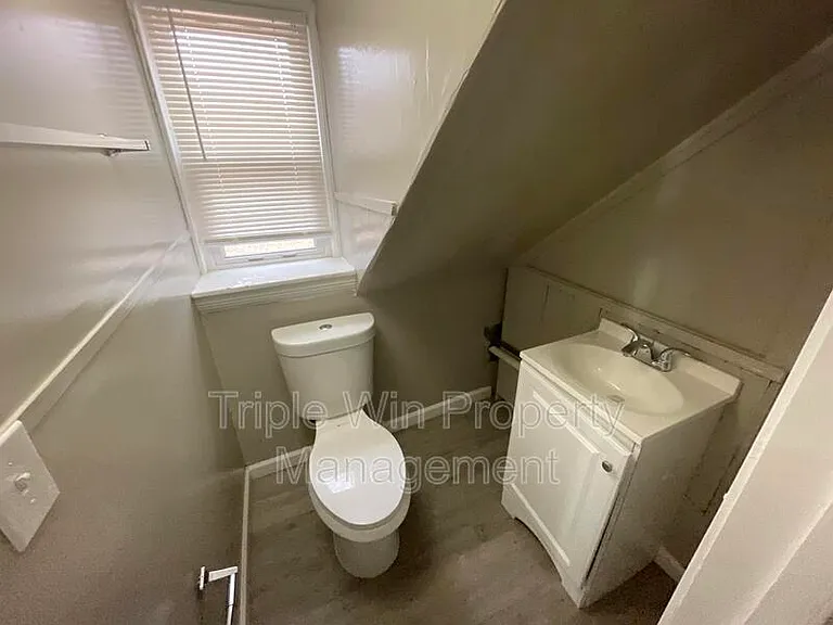 802 Rowles Ave — Photo 28