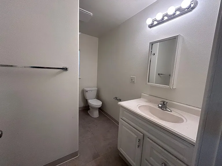 720 E Lassen Ave — Photo 11
