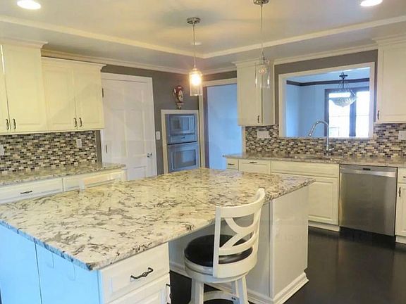 Modern and tastefully updated kitchen with lots of functional space