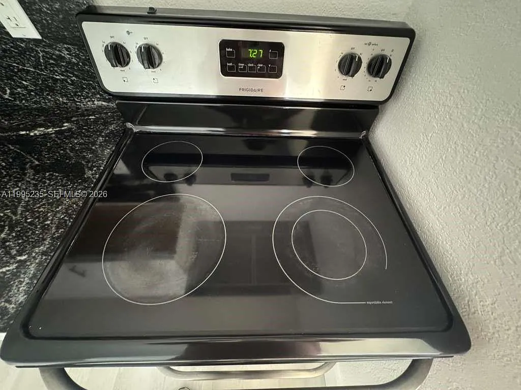 2 bed, 1.0 bath, $2,500 — Photo 4