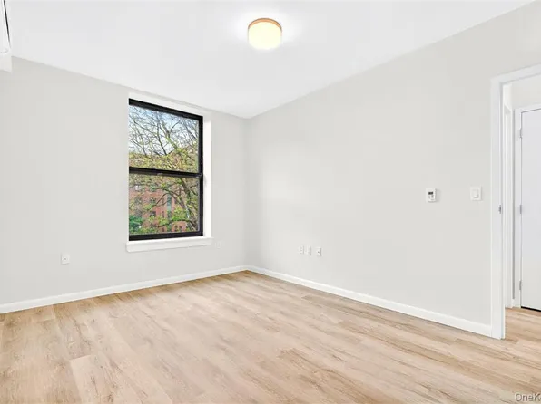 1715a Lacombe Avenue image 21 of 29