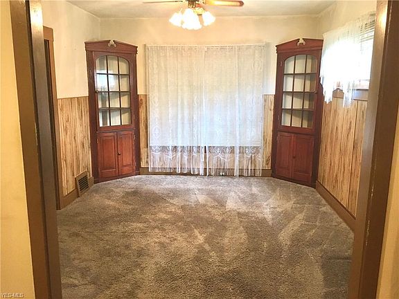 3rd image of 18410 Glen Ave