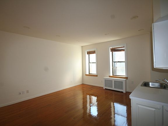 3rd image of 65 Lincoln Blvd Floor 2