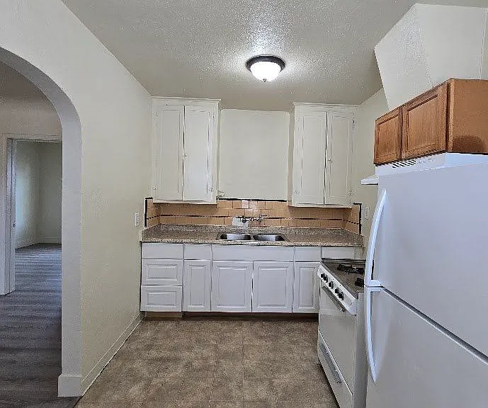 3285 E Tyler Ave #B — Photo 5