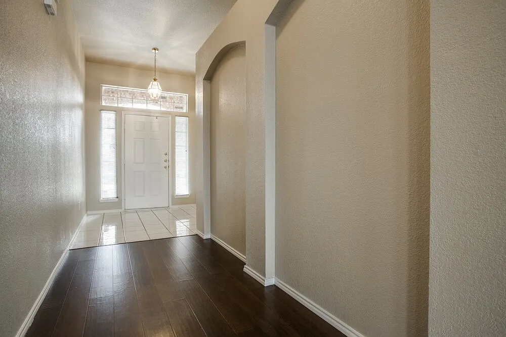Building Photo - 2713 Meadowview Dr