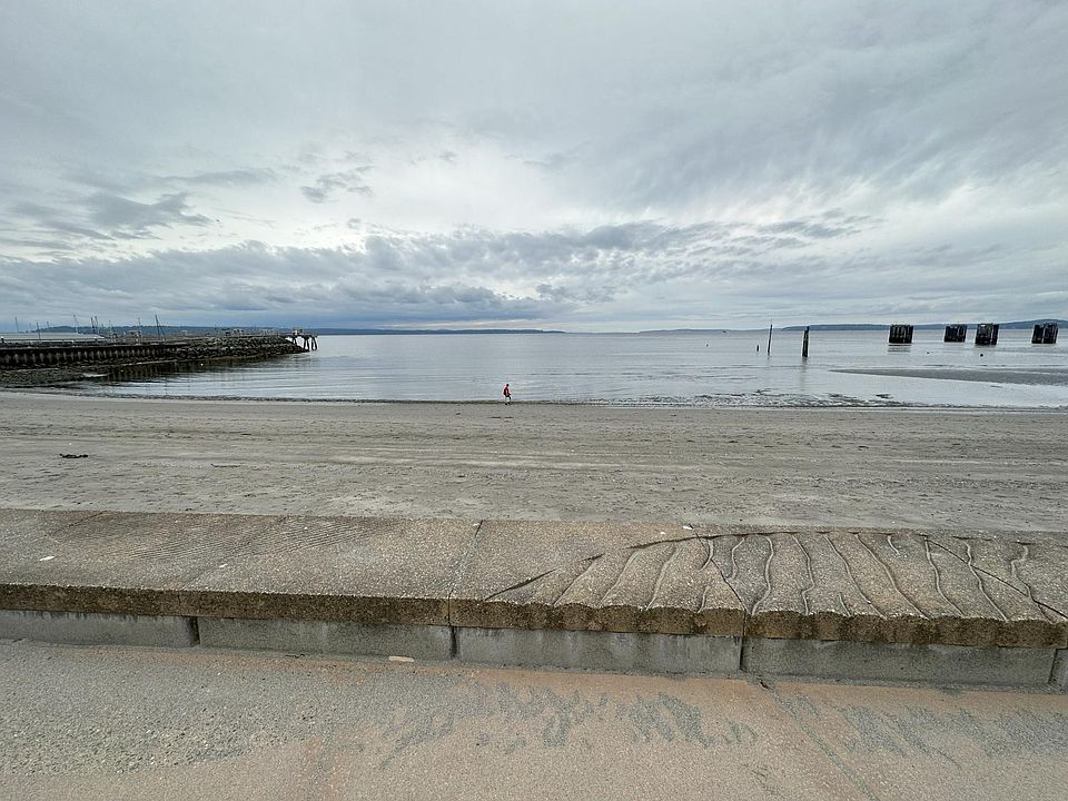 Take a morning stroll on the beach!