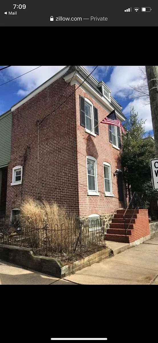 Building Photo - 1803 W 16th St