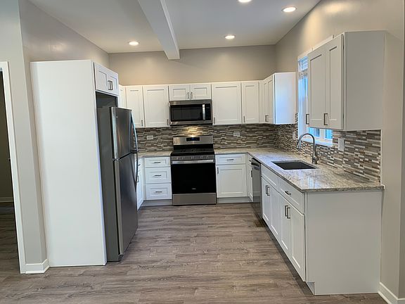 3rd image of 1056 W Foster Ave #1R