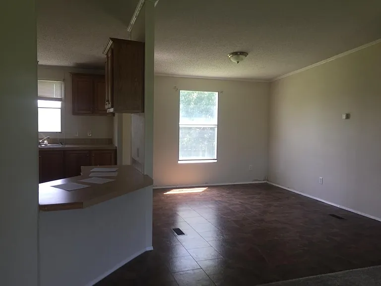 408 E Lavaca St — Photo 5