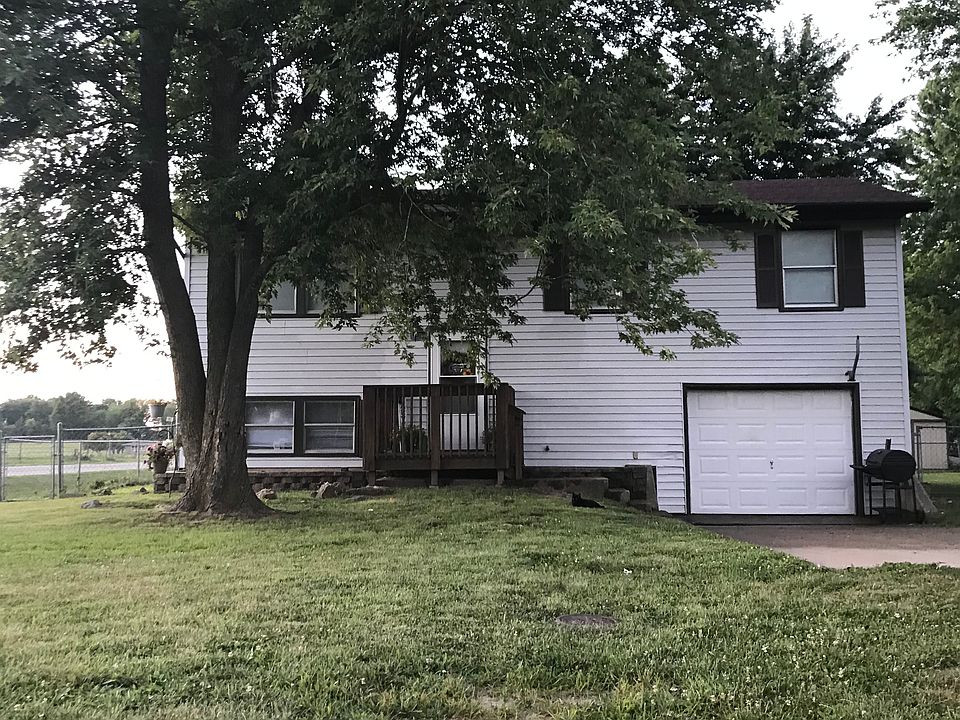 1st image of 320 Elmwood Cir