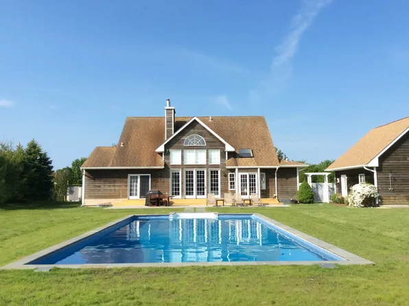 https://photos.zillowstatic.com/fp/2cc10607998c28d76acfe4678794765e-p_e.webp