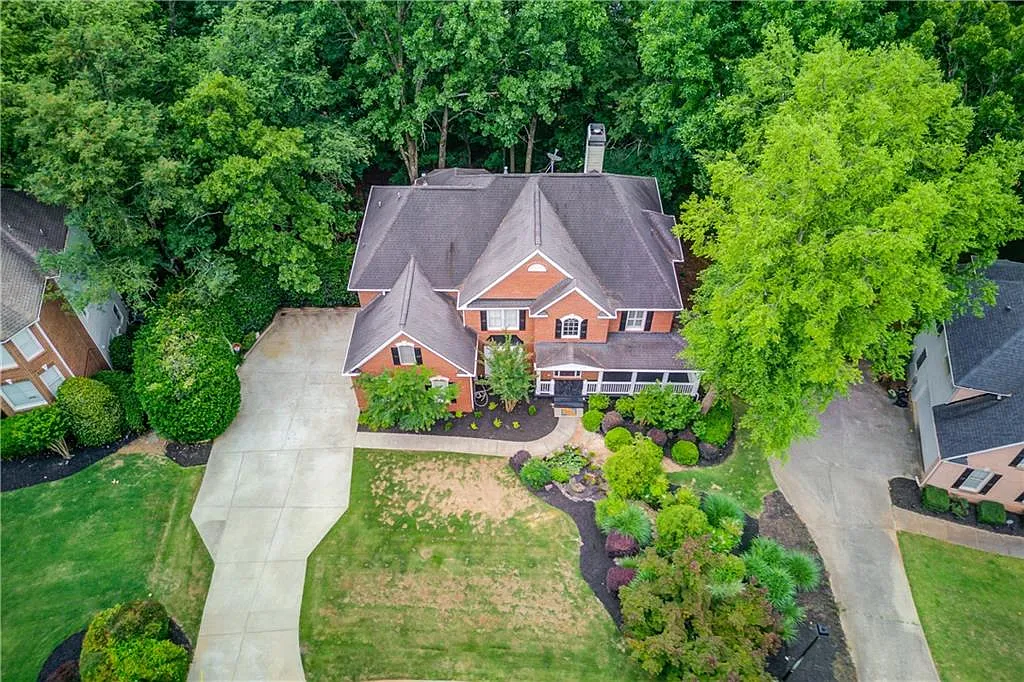 6 bed, 5.0 bath, 4624 sqft, $4,200 — Photo 2