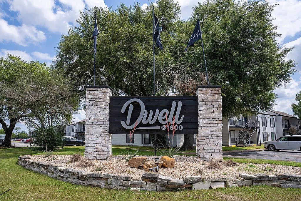 Dwell at 1600 — Photo 2