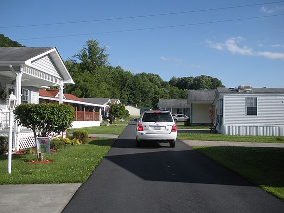 3rd image of 129 Summer Place Dr