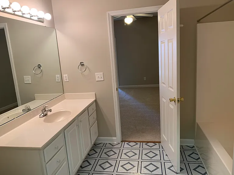 1455 Longleaf Dr E — Photo 10