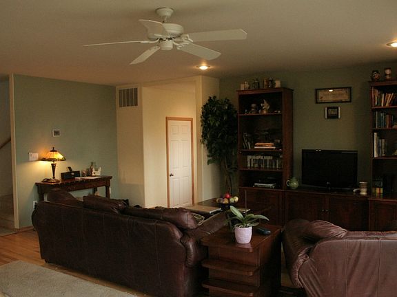 4th image of 36 N Sunset Dr