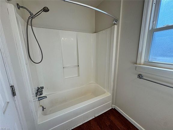 5th image of 202 Woodhaven Rd