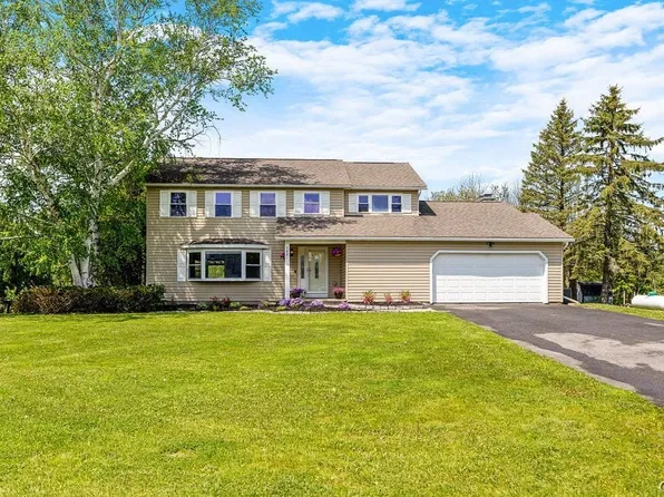 5881 Fieldstone Dr, Cazenovia, NY 13035