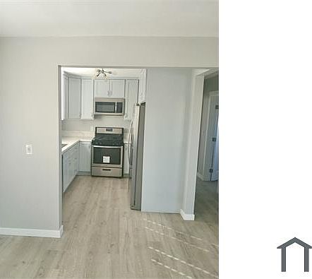 1st image of 613 S Prairie Ave APT 1
