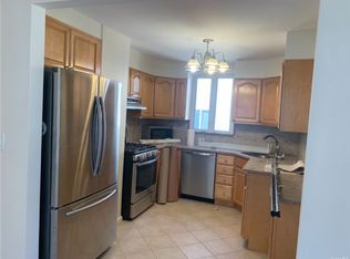 7 Hickory Rd, Port Washington, NY 11050