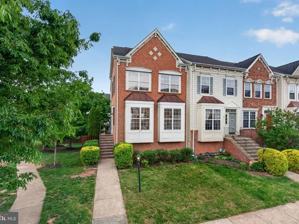 557 Edmonton Ter NE, Leesburg, VA 20176