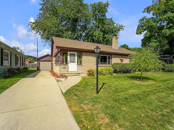 220 Mertens AVENUE, Racine, WI 53405