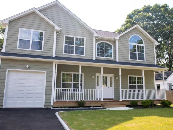 39 West End, Shirley, NY 11967