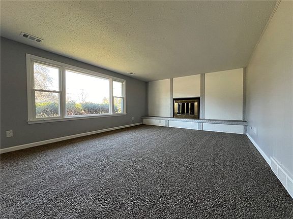 4th image of 5715 Wildwood Dr