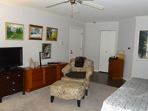5th image of 1590 Stonehill Ct W #1-L